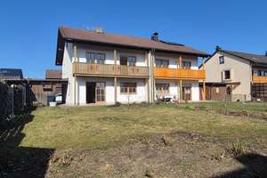 Großzügige Doppelhaushälfte mit Garten und Garage zu vermieten