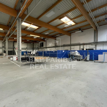 Logistik-/Produktionsfläche mit Bürohaus