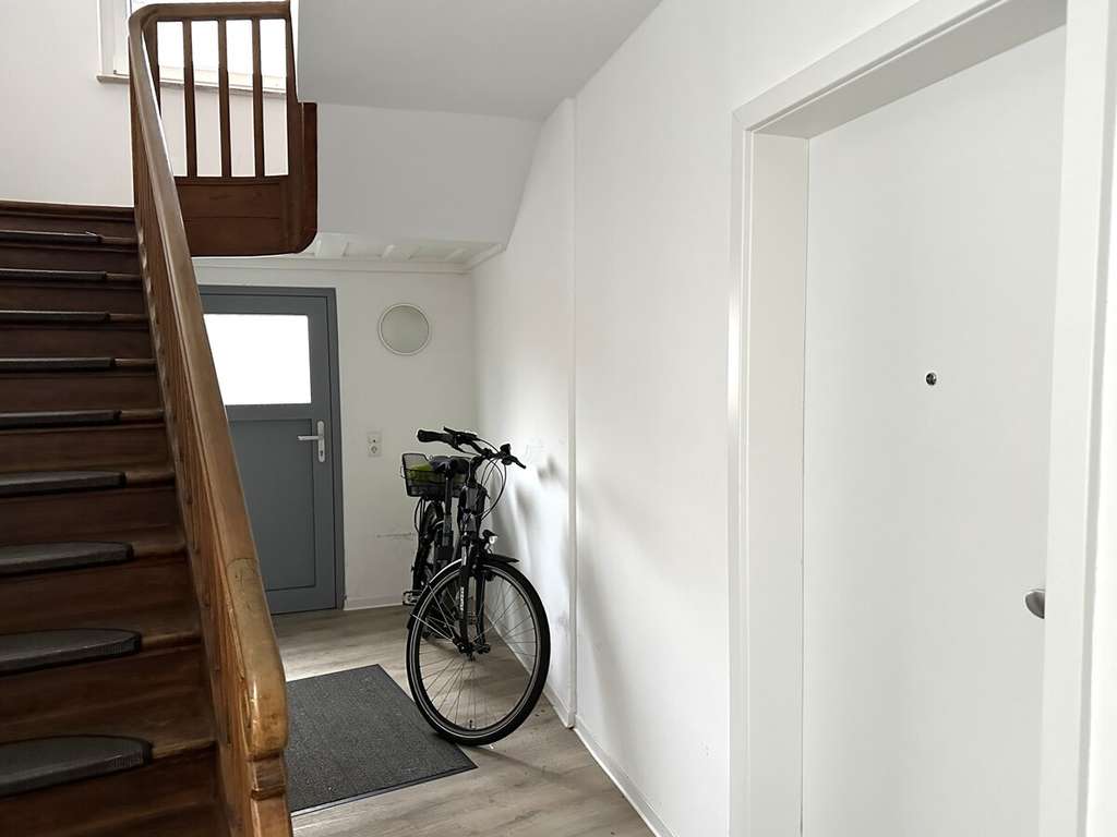 Immobilie in Bad Honnef - Wohnhaus mit 3 Mieteinheiten und 
PKW-Stellplätzen in Bad Honnef - Bild 2