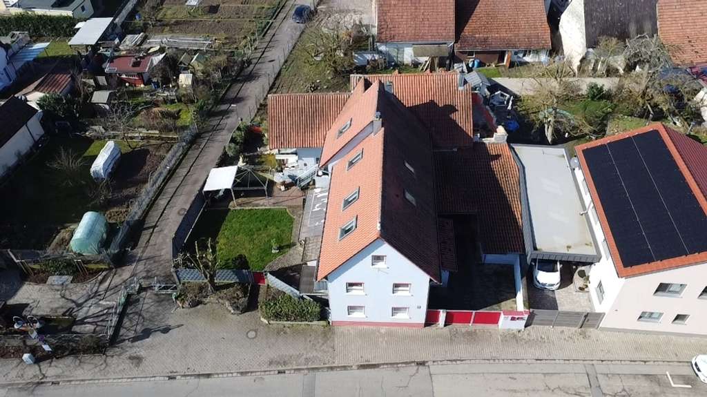 Immobilie in Insheim - Großes und helles Zweifamilienhaus / Grundstück nach "WEG" geteilt - Bild 1