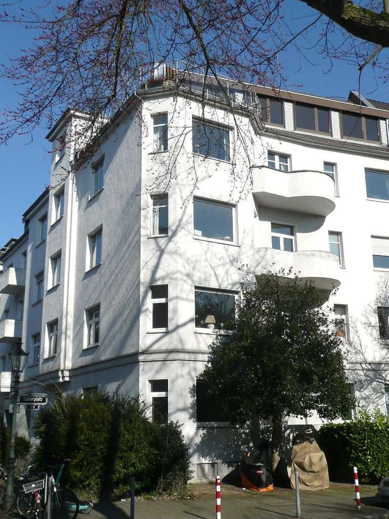 Mittendrin!!! -Oberkassel-sehr großzügige Eigentumswohnung