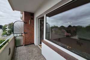 Gut geschnittene Dreizimmerwohnung mit Balkon, Keller- und Bodenraum. Fahrstuhl im Haus – Die vollständige Adresse der Immobilie erhältst du vom Anbieter., 23554 Sankt Lorenz Nord, Lübeck – Vorschaubild 2