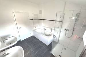 ERSTBEZUG! Sonnige und großzügige 3-Zimmer-Dachgeschoss-Wohnung mit Balkon und moderner Einbauküche! – Lavendelweg 8, 85551 Kirchheim bei München – Vorschaubild 18