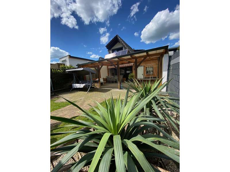 Großzügige Doppelhaushälfte mit tollen Garten