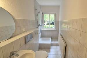 … mit Blick zum Innenhof - renoviertes 2-Zimmer-Apartment + Tageslichtbad + separate Küche – Fischbank 4, 18055 Stadtmitte, Rostock – Vorschaubild 4