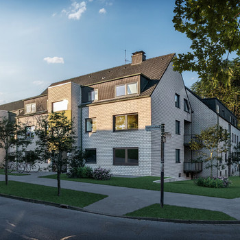 "Suchst Du noch oder besichtigst Du schon?" - Sanierte Wohnung mit Stellplatz! 
Wow!