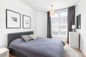 Chausseestraße, Mitte: 2 Zimmer Neubauwohnung, spektakuläre Fensterfronten, Lift, EBK, Fitnessraum – Chausseestr. 108, 10115 Berlin – Vorschaubild 10