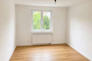 Sanierte  3-Zimmer-Wohnung in Stuttgart-West – WG-geeignet, Balkon, Einbauküche & zentrale Lage – Kornbergstraße 30 A, 70176 Hölderlinplatz, Stuttgart – Vorschaubild 3