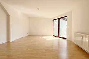 Erstbezug: Stilvoll sanierte 3-Zimmer-Wohnung im Dachgeschoss mit Balkon – Klausenerstr 8, 39112 Magdeburg – Vorschaubild 1