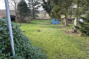 Kleine Haushälfte mit Anbau auf traumhaft schönem Grundstück in zentrumsnaher Wohnlage! – Rendsburg-Eckernförde (Kreis) – Vorschaubild 3
