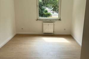 Wohnung mit 4 Zimmern und praktischer Aufteilung für Sie frisch renoviert im Grünen – Spichernstraße 63, 47137 Untermeiderich, Duisburg – Vorschaubild 2