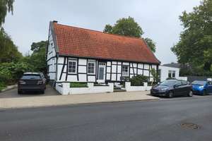 Charmantes Einfamilienhaus mit Garten & Pool in Mülheim an der Ruhr – Die vollständige Adresse der Immobilie erhältst du vom Anbieter., 45478 Speldorf, Mülheim an der Ruhr – Vorschaubild 1