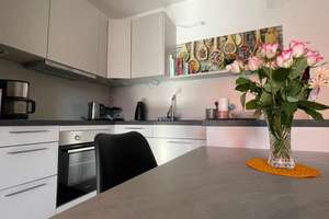 Komplett möblierte 2-Zimmer-Wohnung mit Balkon im Neubau