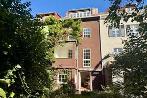 Juwel in Nymphenburg – großes 6,5 Zi.-RMH in der Villensiedlung Gern - Vermietung auf Zeit – Die vollständige Adresse der Immobilie erhältst du vom Anbieter., 80638 Neuhausen, München – Vorschaubild 1