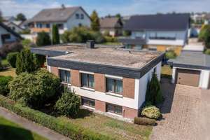 Markanter Bungalow mit Ausblick und überraschend großem Raumprogramm – Die vollständige Adresse der Immobilie erhältst du vom Anbieter., 55469 Simmern/Hunsrück – Vorschaubild 2