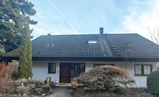 großzügiges Einfamilienhaus mit parkähnlichem Grundstück (Waldrandlage)