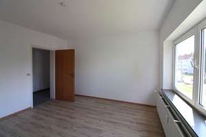 Frisch renovierte 3-Zimmer-Wohnung (2024) im 1. Obergeschoss – Modernes Wohnen in zentraler Lage! – Die vollständige Adresse der Immobilie erhältst du vom Anbieter., 38226 Lebenstedt, Salzgitter – Vorschaubild 2