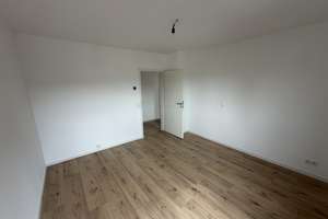 Kernsanierte 3-Zimmer-Wohnung mit Dachterrasse in Stuttgart-Untertürkheim – Sattelstraße 85, 70327 Untertürkheim (Ortsteil), Stuttgart – Vorschaubild 6
