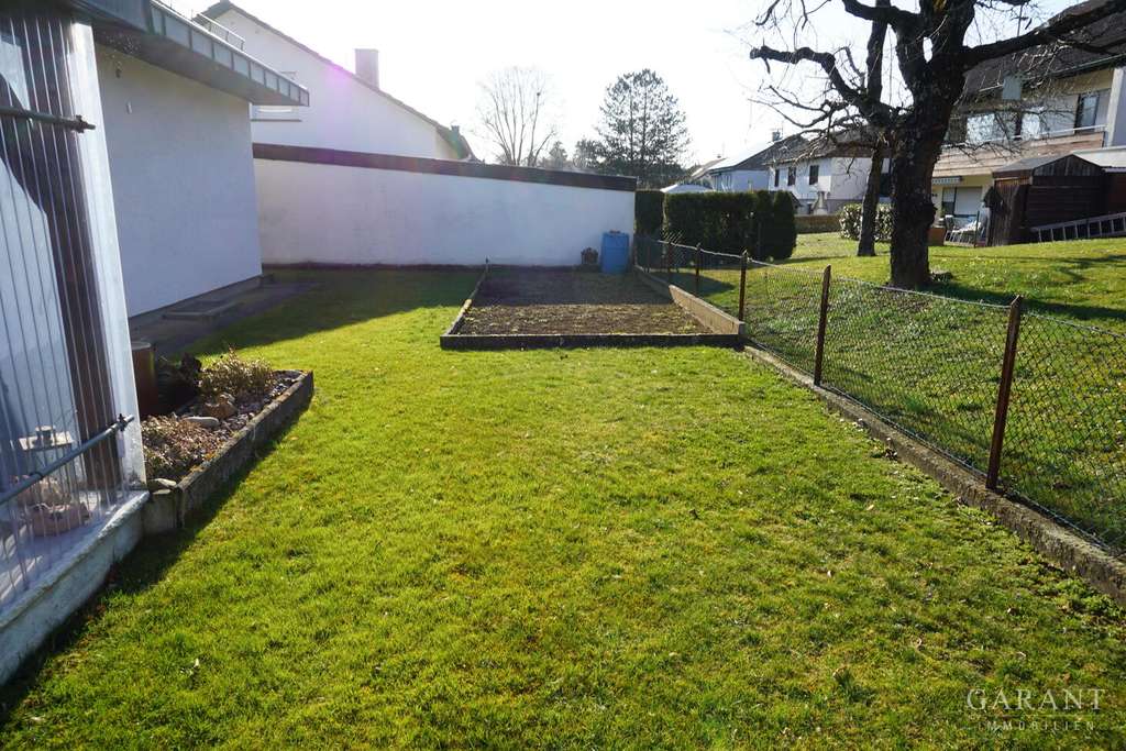 Immobilie in Eutingen im Gäu - Familienfreundliches Zweifamilienhaus in Eutingen-Weitingen - Bild 2