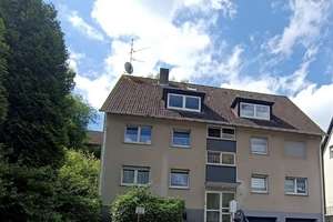 Wohnen mit Charakter: 3,5-Zimmer-Dachgeschosswohnung in Plettenberg – Landemerter Weg 16, 58840 Plettenberg – Vorschaubild 2