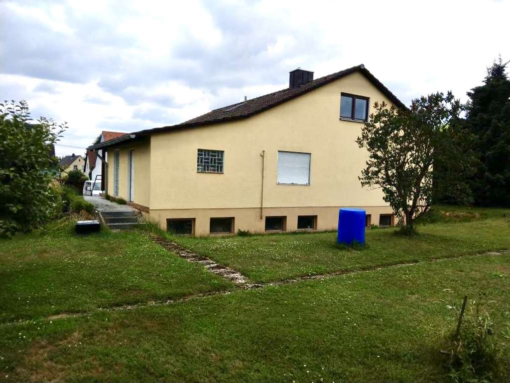 Immobilie in Vohenstrauß - Geräumiges 5-Zimmer Einfamilienhaus mit Garage in Vohenstrauß - Bild 1