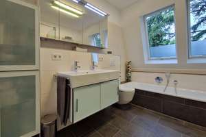 Courtagefrei: Helle und zentral gelegene DG-Maisonette-Wohnung mit Galerie und Sonnenterrasse – Die vollständige Adresse der Immobilie erhältst du vom Anbieter., 22391 Wellingsbüttel, Hamburg – Vorschaubild 11