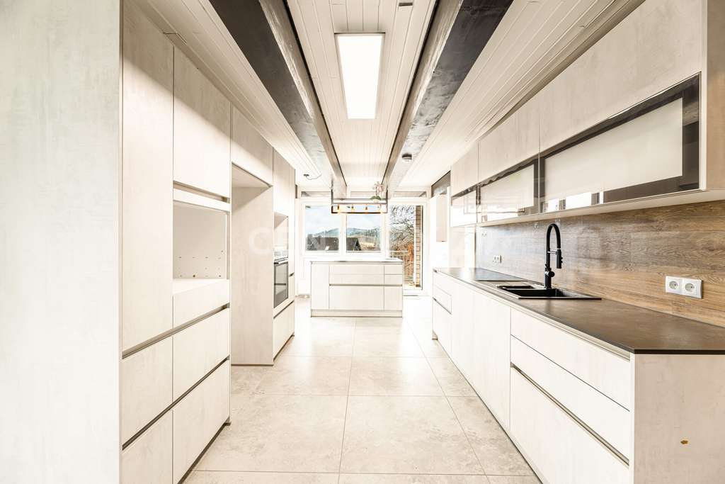 Immobilie in Simmelsdorf - Architektenhaus in traumhafter Lage mit Einliegerwohnung & Panoramablick - Bild 3