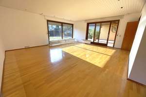 Für Gartenliebhaber! Ruhig gelegenes, großzügiges Einfamilienhaus mit Doppelgarage