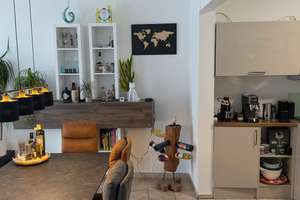 Urban Living: Helle 3-Zimmer-Wohnung im Herzen Düsseldorfs (ohne Möbelübernahme) – Flinger Straße 7, 40213 Altstadt, Düsseldorf – Vorschaubild 2