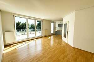 Perfekte Stadt Wohnung: 2 Zimmer mit großen Balkon