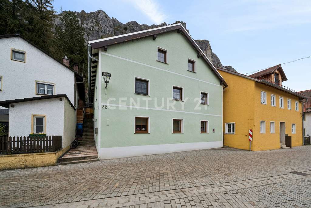 Immobilie in Essing - Modernisiertes Einfamilienhaus mit Einliegerwohnung und Panoramablick - Bild 2