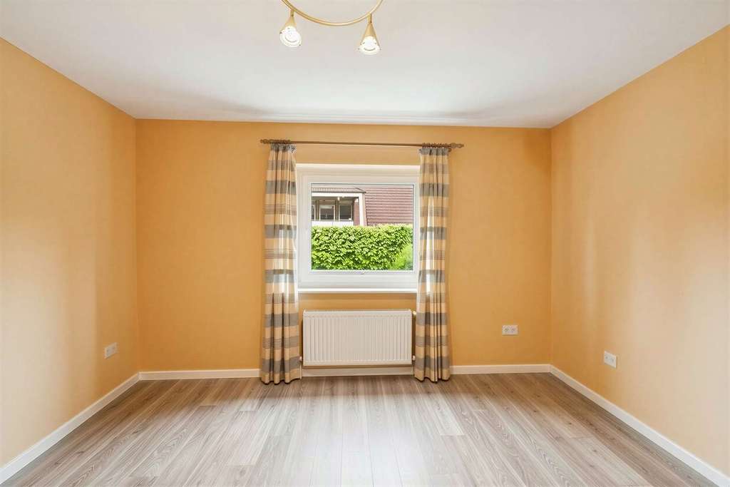Immobilie in Harsefeld - Charmante Erdgeschosswohnung mit Loggia, Stellplatz & modernisiertem Bad in gepflegter Wohnanlage - Bild 3