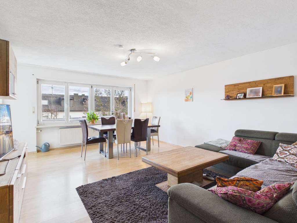 Immobilie in Sankt Wolfgang - Gepflegte 4-Zimmer-Wohnung mit Balkon, eigenem Garten - Bild 2