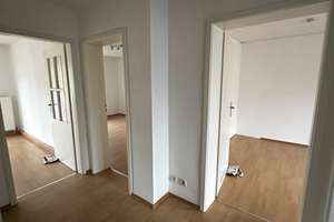 Helle 3-Zimmer-Wohnung mit Balkon in ruhiger Lage – Die vollständige Adresse der Immobilie erhältst du vom Anbieter., 70435 Zuffenhausen-Schützenbühl, Stuttgart – Vorschaubild 1