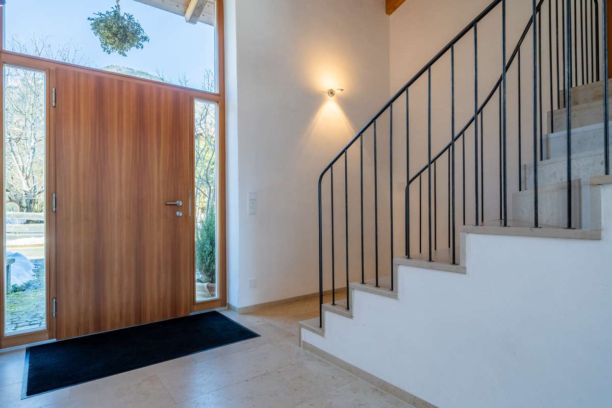 Immobilie in Schleching - Rarität in malerischer Lage:
Einzigartiges Anwesen im Landhaus-Stil mit Gästebereich und Alpenblick - Bild 11