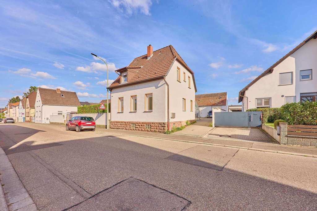 Kapitalanlage: EFH mit Einliegerwohnung, Scheune großem Garten & Entwicklungspotenzial