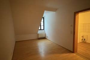 Helle 2-Zimmer Dachgeschosswohnung in Wiesbaden-Mitte – Hellmundstraße 53, 65183 Westend / Bleichstraße, Wiesbaden – Vorschaubild 2