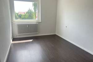 Renovierte 3-Zimmerwohnung mit Balkon und tollem Grundriss! – Schubertstr.  14, 38226 Lebenstedt, Salzgitter – Vorschaubild 4