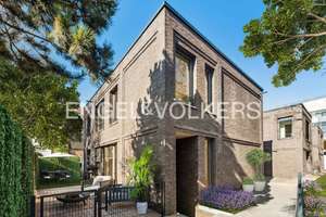 "KLARA & STAMM" Einzigartig charmantes Stadthaus mit Garten im Architekten-Ensemble - eine Oase i...
