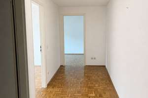Lebendiges Mülheim: 2-Zimmer-Wohnung mit Balkon und Aufzug