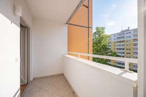 Direkt am Ostpark! Gut geschnittene 3-Zimmer-Wohnung mit sonniger Westloggia in ruhiger Lage – Die vollständige Adresse der Immobilie erhältst du vom Anbieter., 81735 Neuperlach, München – Vorschaubild 9
