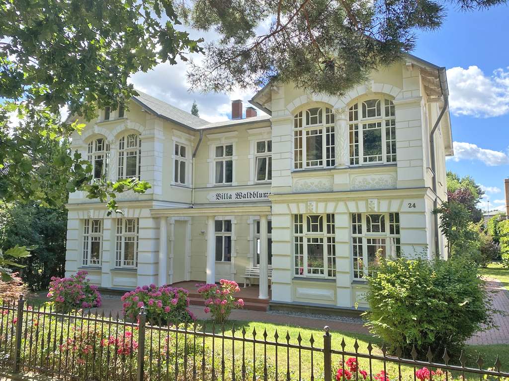 Immobilie in Zinnowitz - „Villa Waldblume“ - eine Perle mit Charme und Potenzial, nur 400 Meter vom Strand - Bild 2