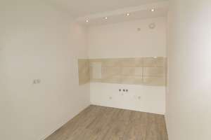 Helles Einzimmerapartment mit Ausblick * Südbalkon * Aufzug!  – Zingster Straße 30, 4207 Lausen-Grünau, Leipzig – Vorschaubild 4