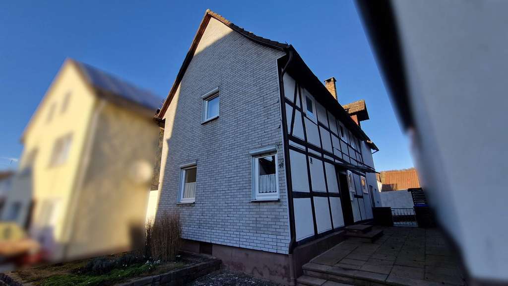 Immobilie in Beverungen - Einfamilienhaus mit Garage am Weserradweg - Bild 2