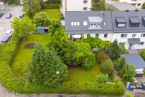 Eigennutzung im EG möglich! Vermietetes 3-Parteien-Haus auf sonnigem Eckgrundstück in ruhiger Lage – Die vollständige Adresse der Immobilie erhältst du vom Anbieter., 82166 Gräfelfing – Vorschaubild 3