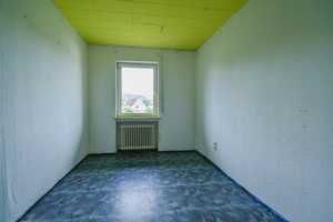 Sanierungsbedürftiges Zweifamilienhaus mit ausbaufähigem Dachgeschoss in Stockheim-Neukenroth – Kronach (Kreis) – Vorschaubild 13