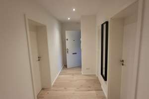 Erstbezug nach Sanierung | Stilvolle 3-Zimmer-Endetagenwohnung mit Loggia in Hamburg-Sasel – Schönsberg 37, 22395 Sasel, Hamburg – Vorschaubild 6