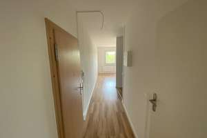 2-Raum-Wohnung mit Einbauküche, Balkon & TV-Geschenk – Wolgograder Allee 70, 9123 Hutholz, Chemnitz – Vorschaubild 5