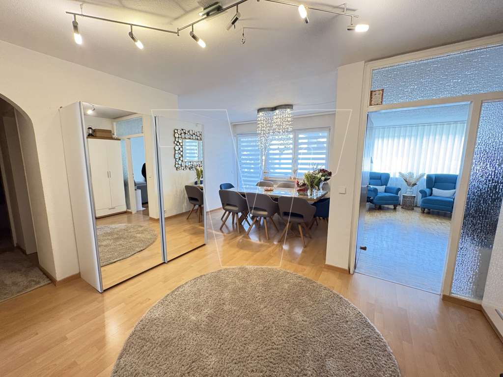 Immobilie in Fellbach - Dreifamilienhaus mit 3 Garagen – ideal für Eigennutzer & Kapitalanleger - Bild 2