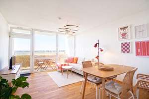 Helle 2-Zimmer-Wohnung mit Süd-Loggia, Aufzug, Stellplatz und Weitblick über Regensburg